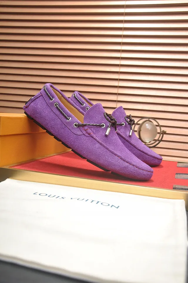 Louis Vuitton Mocassins de Camurça Roxa com Laço de Corda 3
