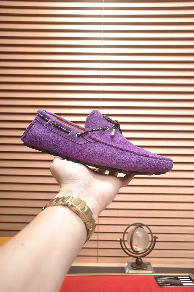 Louis Vuitton Mocassins de Camurça Roxa com Laço de Corda 4