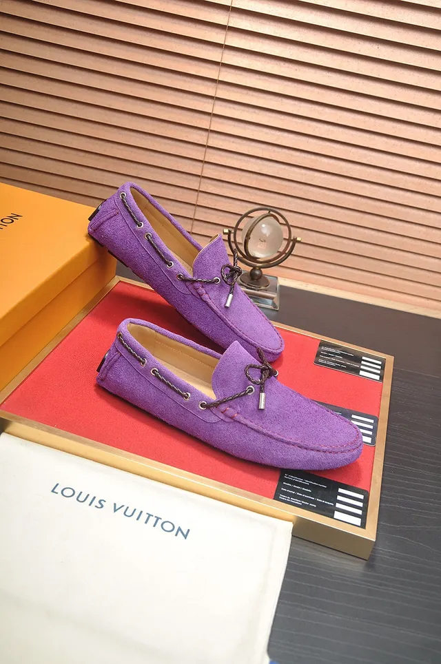 Louis Vuitton Mocassins de Camurça Roxa com Laço de Corda 6