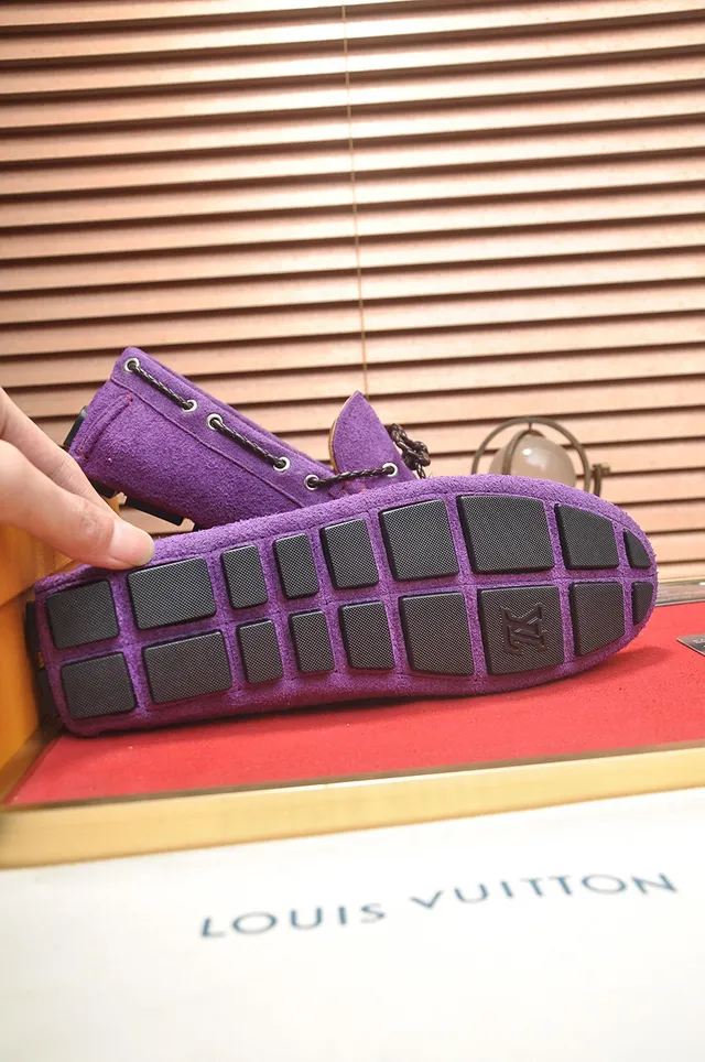Louis Vuitton Mocassins de Camurça Roxa com Laço de Corda 7