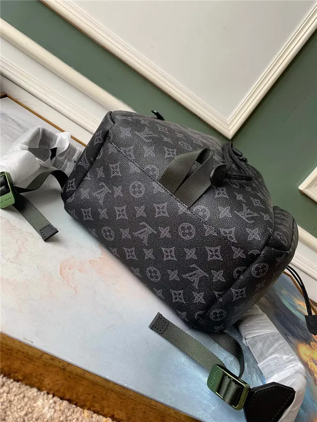 Louis Vuitton Run Away কালো ধূসর মনোগ্রাম-প্রিন্টেড ক্যানভাস ড্রস্ট্রিং সিঞ্চ ডিটেল ক্যাজুয়াল ব্যাকপ্যাক 5