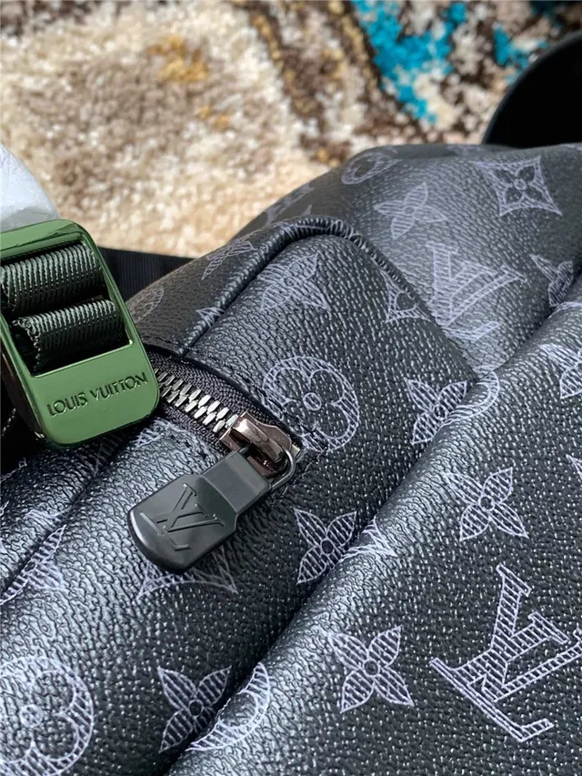 Louis Vuitton Run Away কালো ধূসর মনোগ্রাম-প্রিন্টেড ক্যানভাস ড্রস্ট্রিং সিঞ্চ ডিটেল ক্যাজুয়াল ব্যাকপ্যাক 6