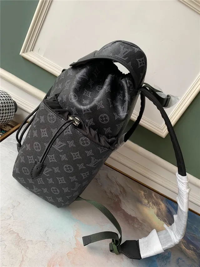 Louis Vuitton Run Away কালো ধূসর মনোগ্রাম-প্রিন্টেড ক্যানভাস ড্রস্ট্রিং সিঞ্চ ডিটেল ক্যাজুয়াল ব্যাকপ্যাক 8