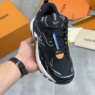 Louis Vuitton Run Away أحذية رياضية سوداء شبكية كبيرة الحجم