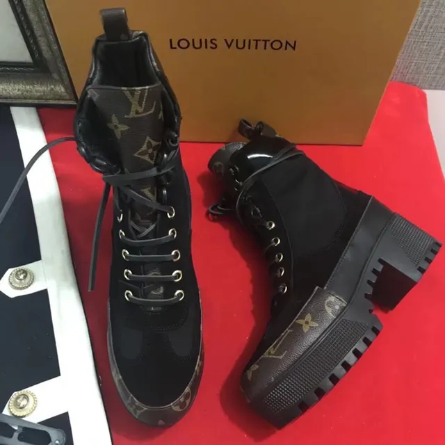 لويس فيتون Run Away Monogram Canvas و Patent Leather Ankle Boots 6
