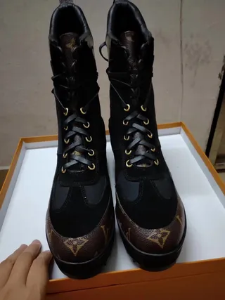 لويس فيتون Run Away Monogram Canvas و Patent Leather Ankle Boots 7