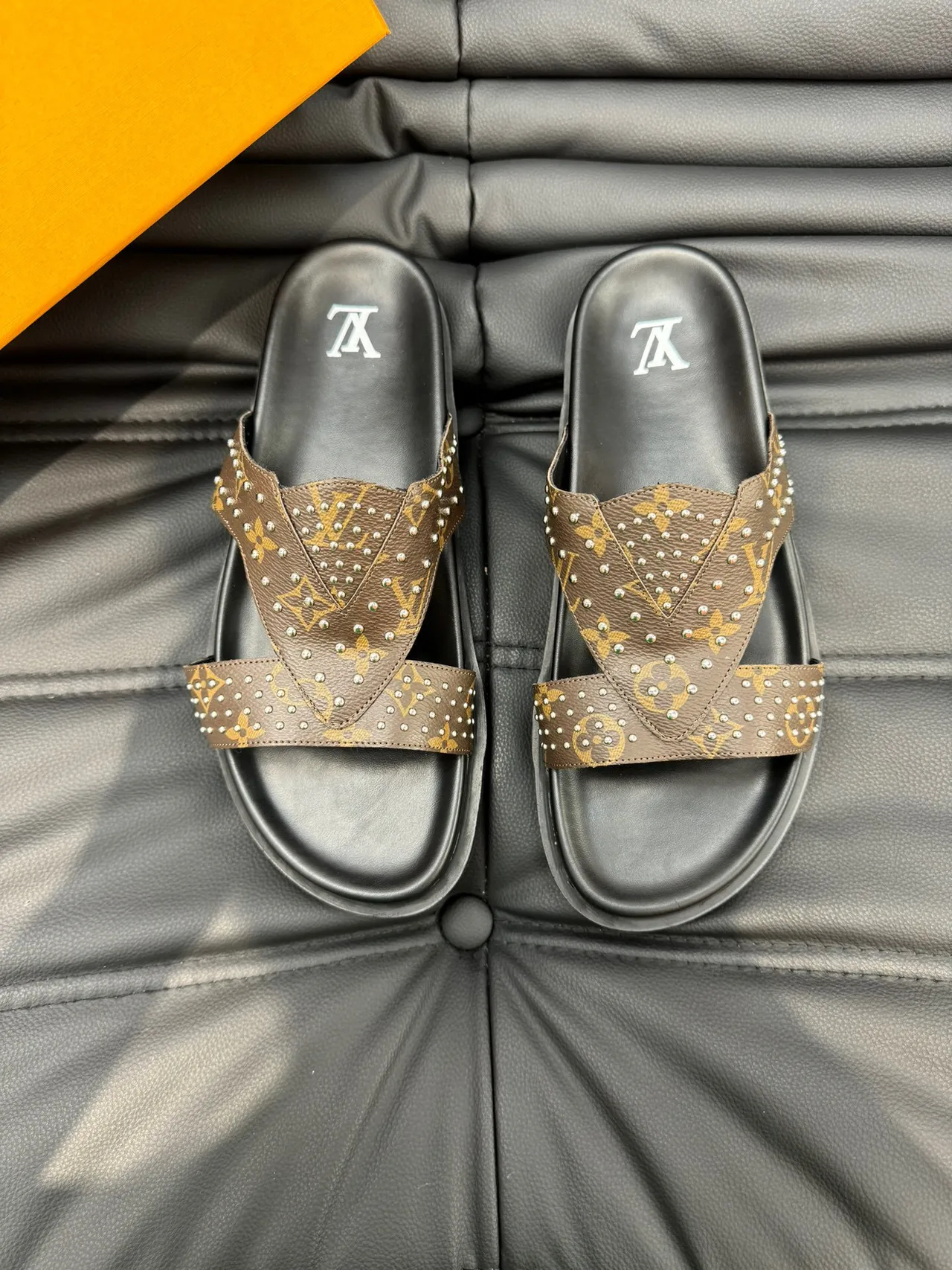 Louis Vuitton Run Away زلق بني أسود نقش قماش مثبت حزام نعال 2