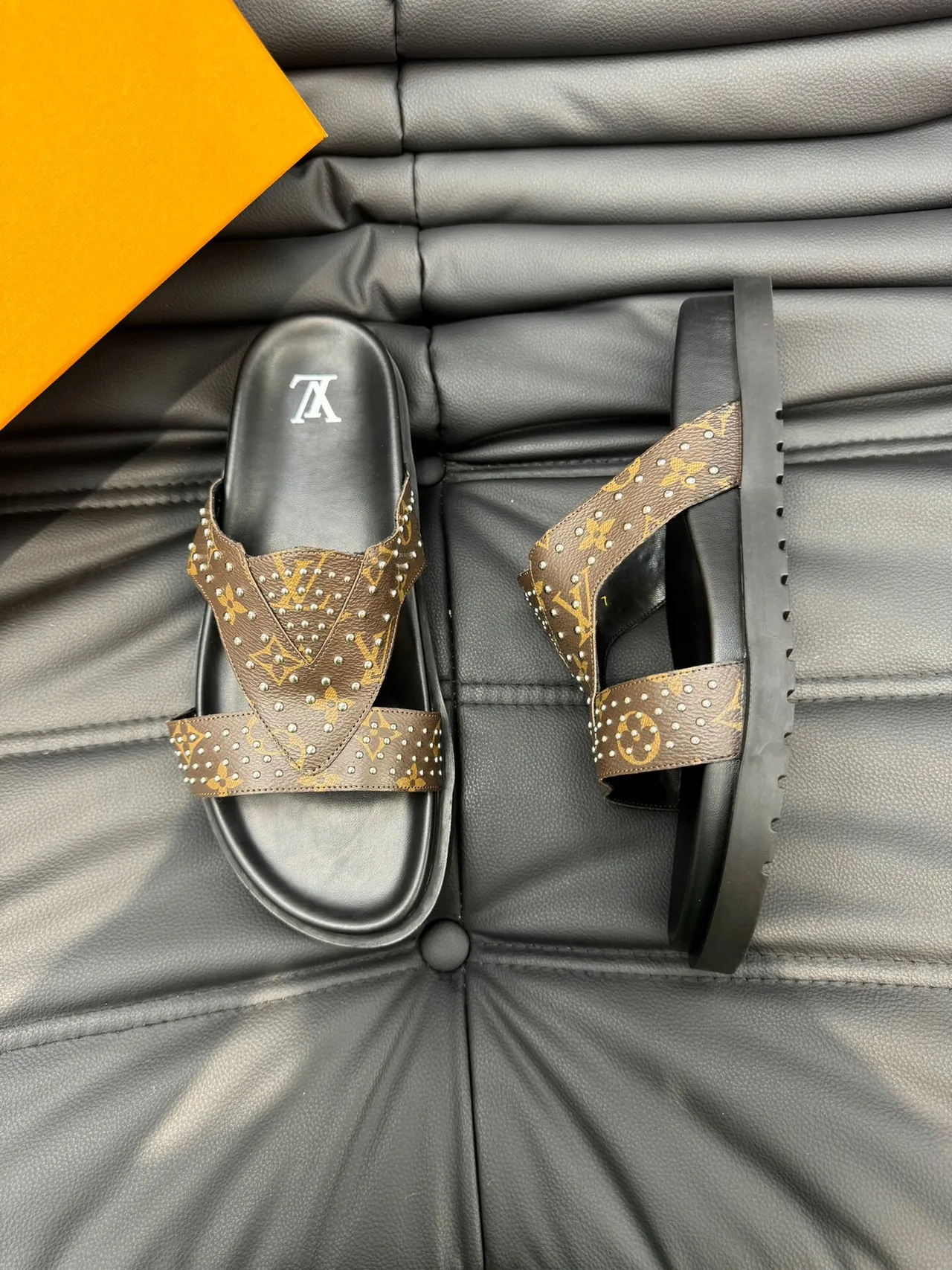 Louis Vuitton Run Away زلق بني أسود نقش قماش مثبت حزام نعال 3