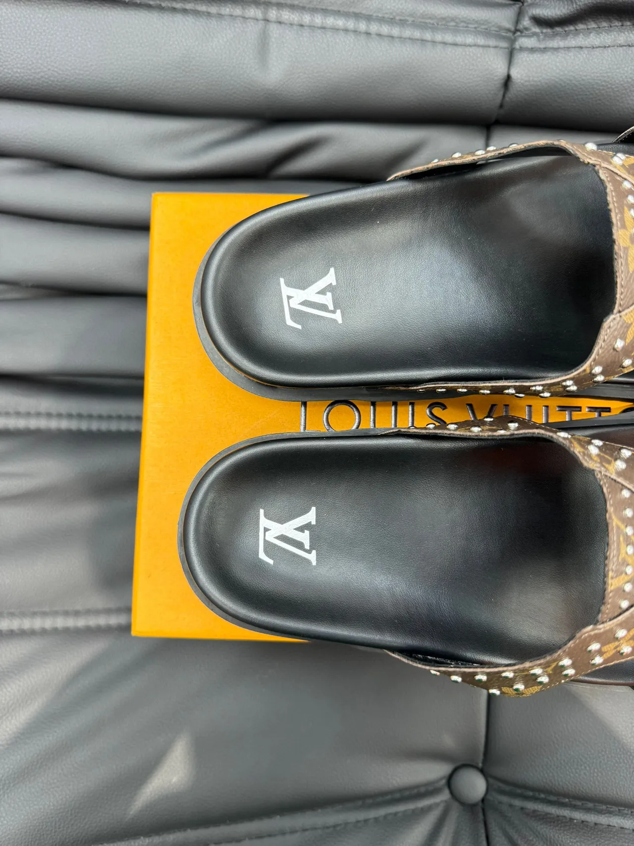 Louis Vuitton Run Away زلق بني أسود نقش قماش مثبت حزام نعال 8