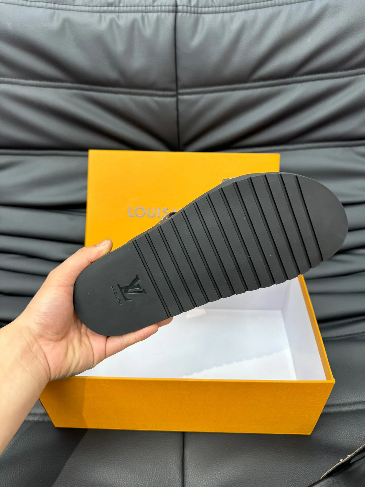 Louis Vuitton Run Away زلق بني أسود نقش قماش مثبت حزام نعال 9