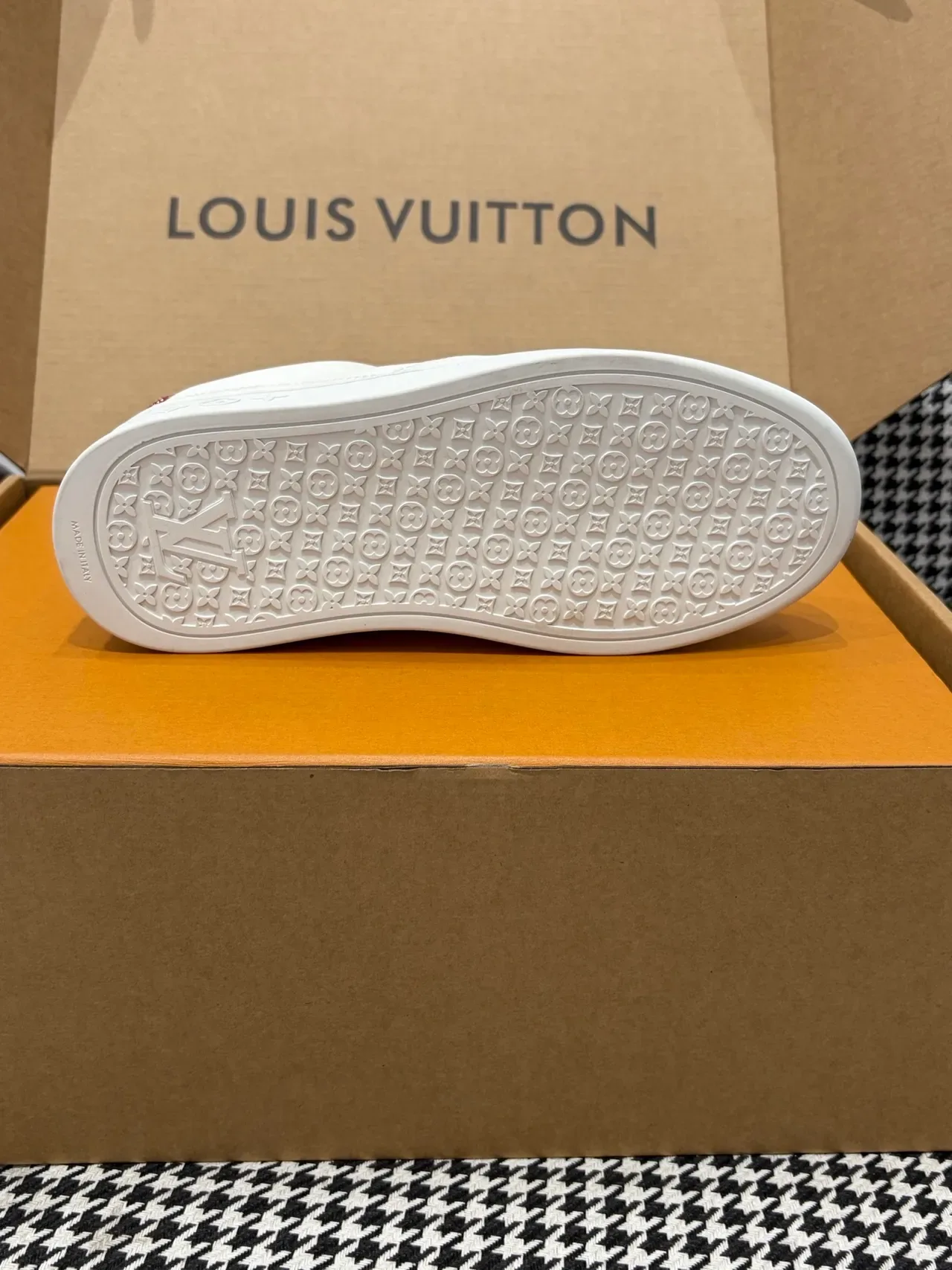 Louis Vuitton Run Away White Leather Lifestyle Sneakers 2