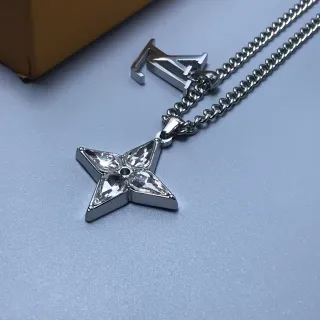 Louis Vuitton Collier chaîne curb en argent étoile à quatre points