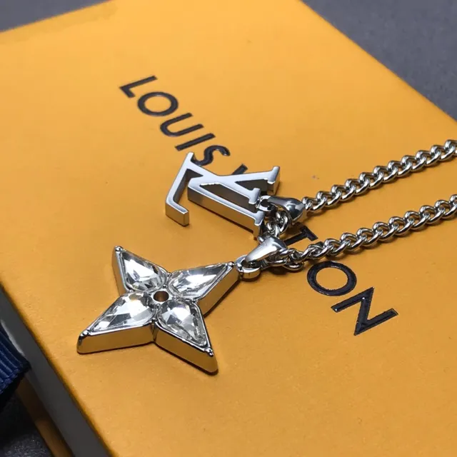 Louis Vuitton Silver Curb Chain Four-Point Star Pendant Necklace 2