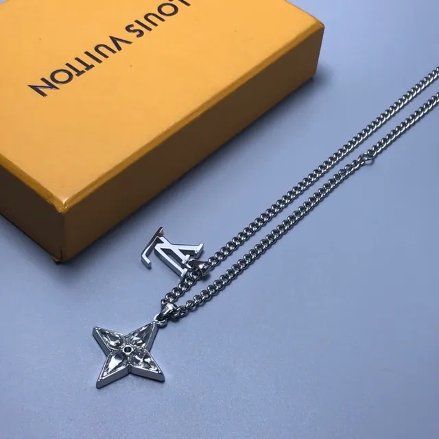 Louis Vuitton Silver Curb Chain Four-Point Star Pendant Necklace 4