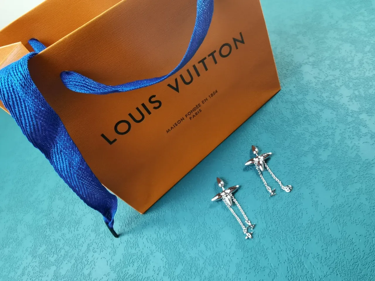 Louis Vuitton argent or motif floral métallique chaîne pendante franges boucles d'oreilles 2
