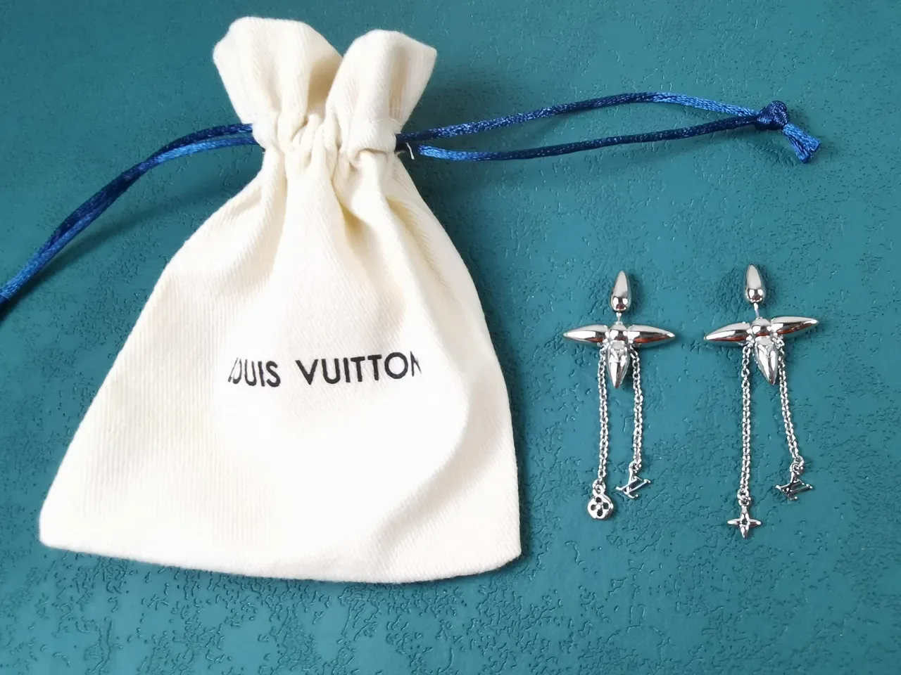 Louis Vuitton argent or motif floral métallique chaîne pendante franges boucles d'oreilles 9