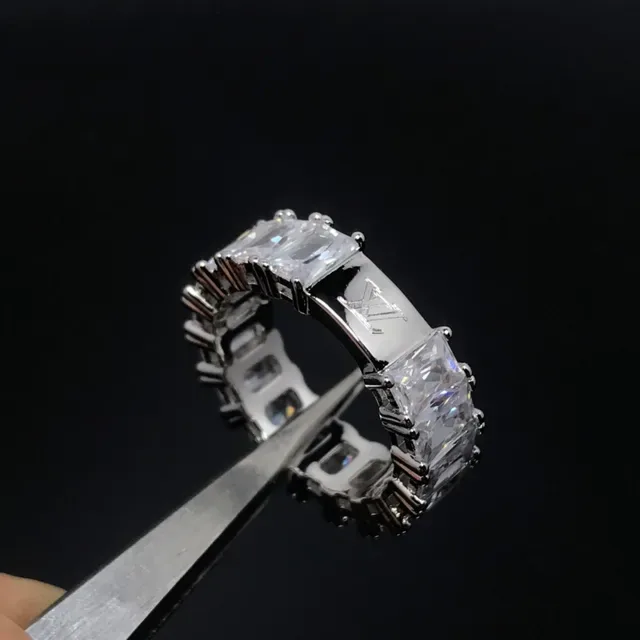 Louis Vuitton Bague Argent Transparente Gravée Monogramme LV Pierres Baguette et Princess-Cut 2