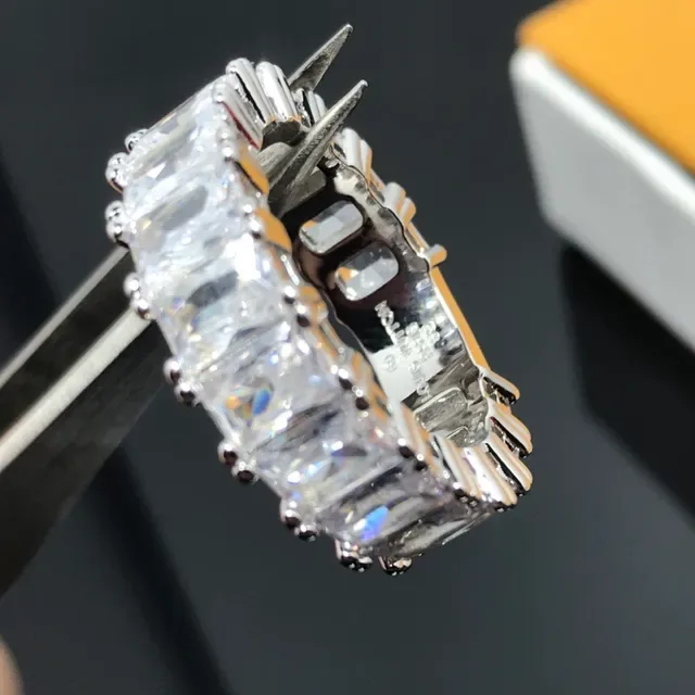 Louis Vuitton Bague Argent Transparente Gravée Monogramme LV Pierres Baguette et Princess-Cut 3