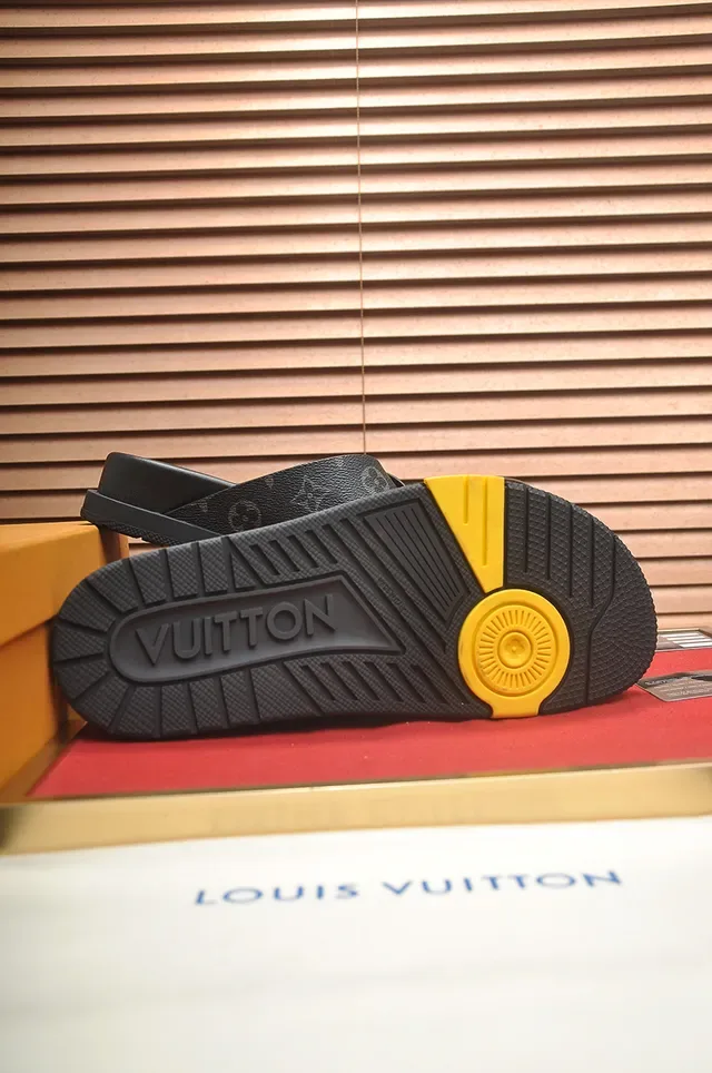 Louis Vuitton Sandálias Monogram Canvas Tiras Cruzadas Preto e Cinza 2