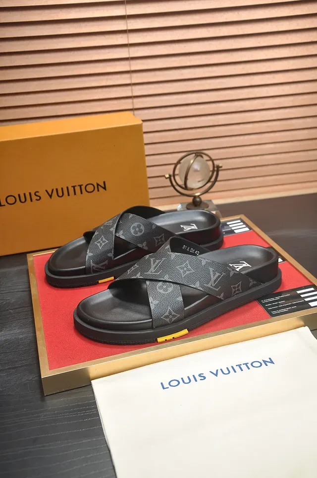 Louis Vuitton Sandálias Monogram Canvas Tiras Cruzadas Preto e Cinza 4