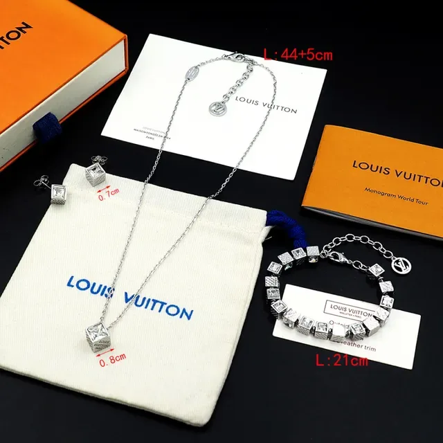 Louis Vuitton Square-Cut Crystal Pendant Necklace 7