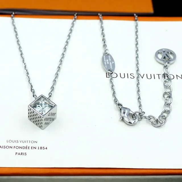 Louis Vuitton Square-Cut Crystal Pendant Necklace 8