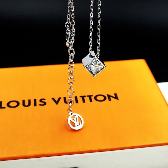 Louis Vuitton Square-Cut Crystal Pendant Necklace 10