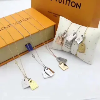 Louis Vuitton Étiquette Pendentif Collier Argent Or Pendants Gravés LV Monogramme Collier