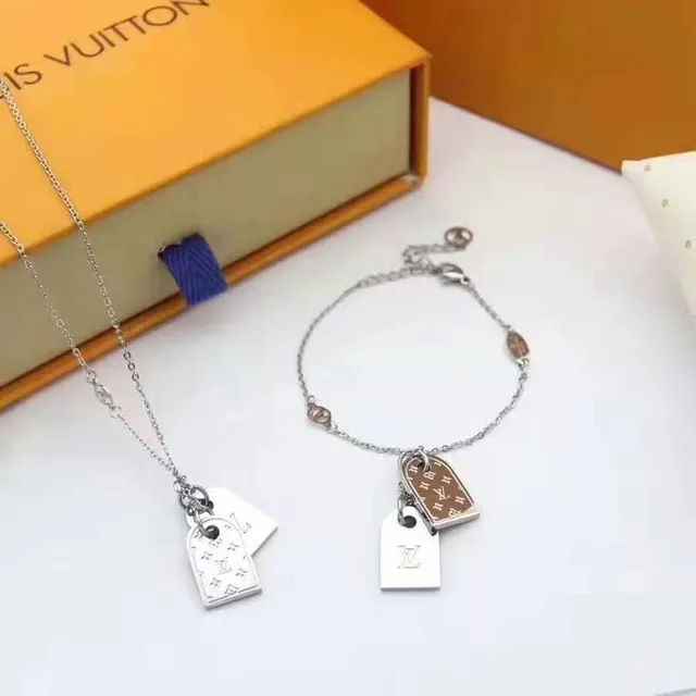 Louis Vuitton Tag Pendant Necklace Silver Gold Pendants Engraved LV Monogram Necklace 2