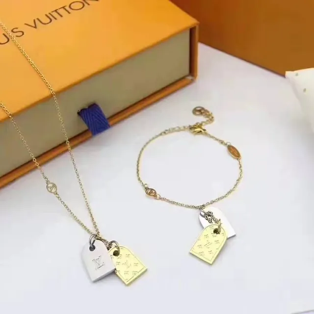 Louis Vuitton Tag Pendant Necklace Silver Gold Pendants Engraved LV Monogram Necklace 3