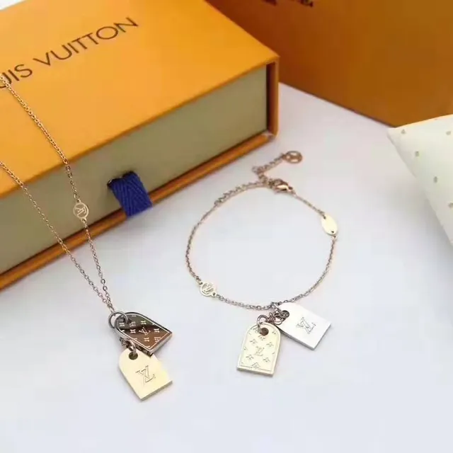 Louis Vuitton Tag Pendant Necklace Silver Gold Pendants Engraved LV Monogram Necklace 4