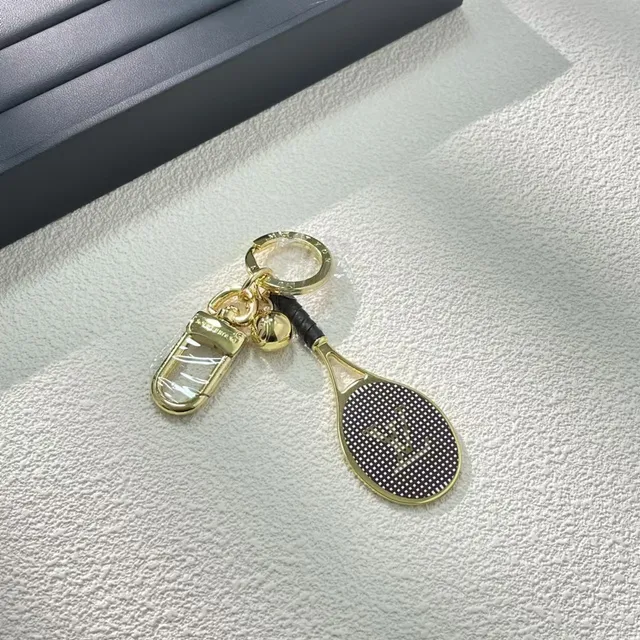 Louis Vuitton Porte-clés de raquette de tennis Noir et Or Bracelet monogrammé 5