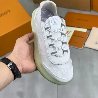 Louis Vuitton সাদা/বেইজ স্বচ্ছ সোল মনোগ্রাম লাইনিং লাইফস্টাইল স্নিকার্স