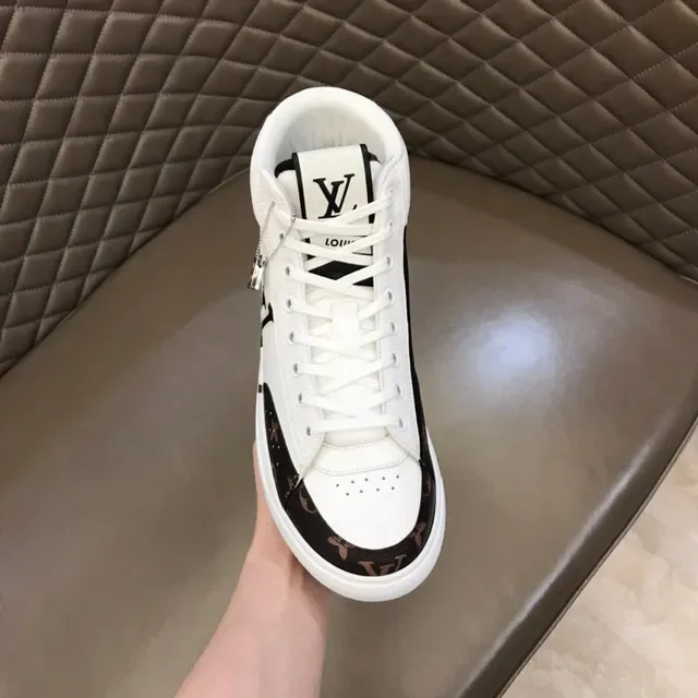 Louis Vuitton White Black हाई-टॉप लेदार এবং মোনোগ্রাম ক্যানভাস লाइফस्टাইল স্নিকার্স 4