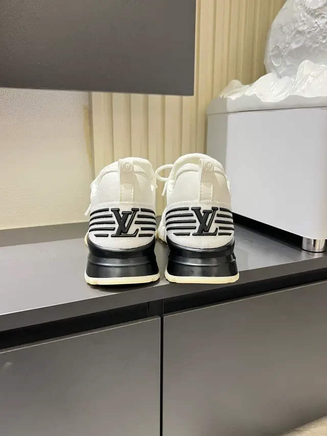 Louis Vuitton Blancs et Noirs Upper de Tricot Monogram Logo Lifestyle Sneakers 2