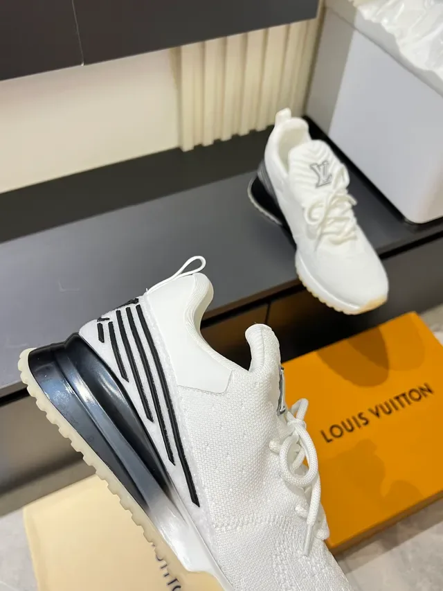 Louis Vuitton Blancs et Noirs Upper de Tricot Monogram Logo Lifestyle Sneakers 3