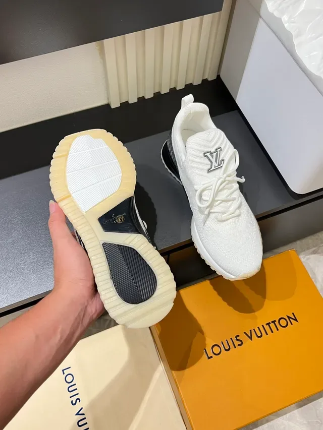 Louis Vuitton Blancs et Noirs Upper de Tricot Monogram Logo Lifestyle Sneakers 4