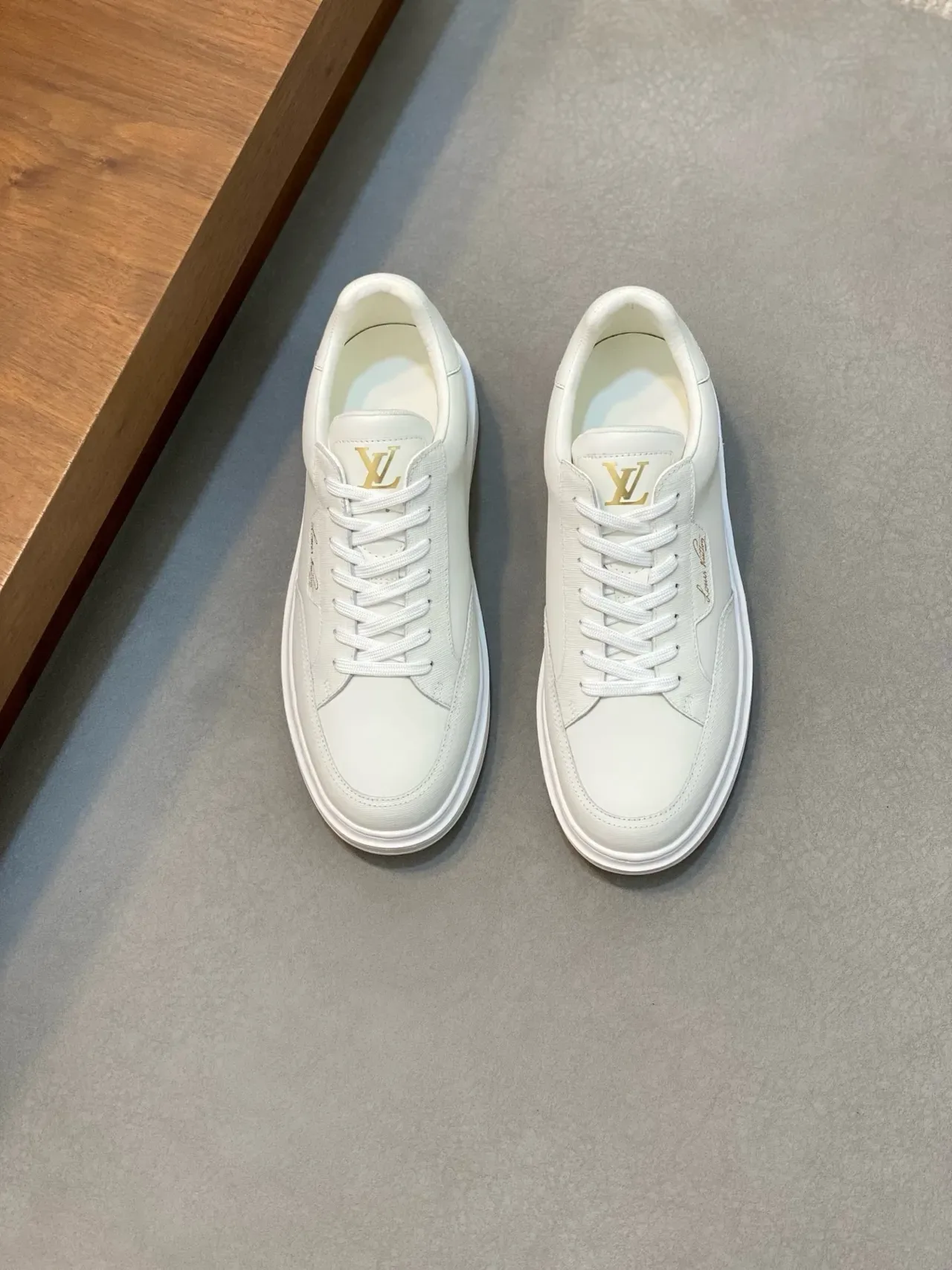 Louis Vuitton White Gold Low-Top Monochrome Lifestyle Sneakers 5