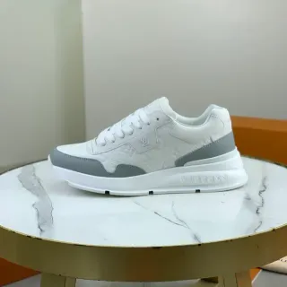 Louis Vuitton Zapatillas Lifestyle Blancas Grises con Suela De Plataforma De Cuero Monogram-Embossed