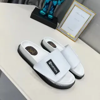 Louis Vuitton Zapatillas de plataforma de cuero blanco con correa única