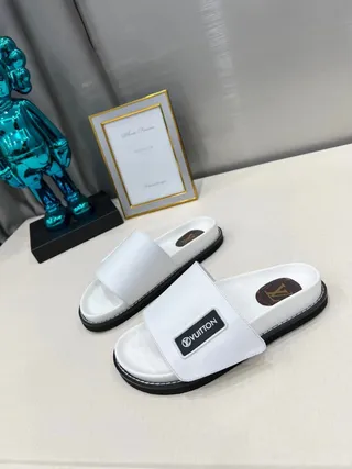 Louis Vuitton White Leather Single-Strap Platform Slippers 9