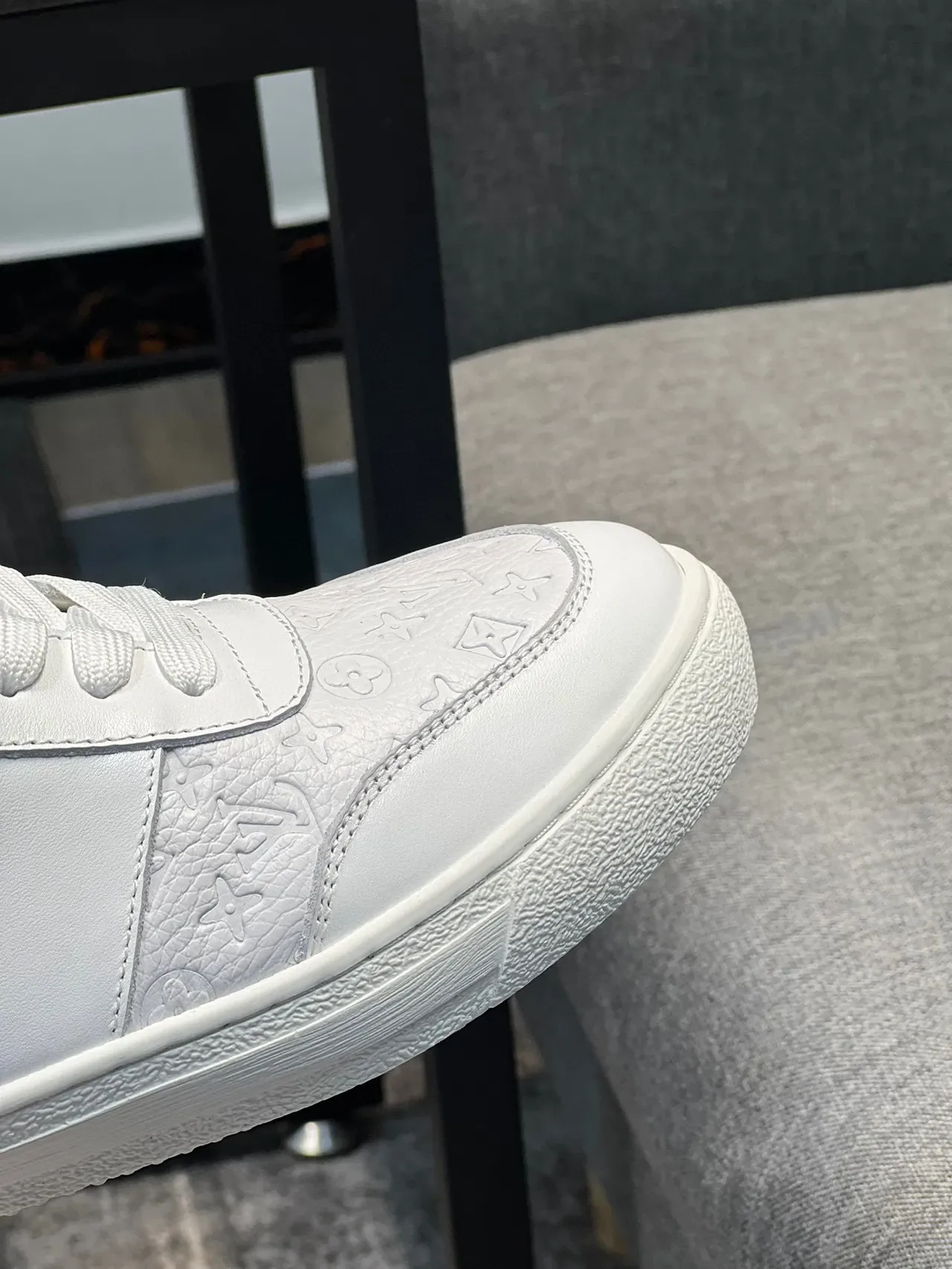 Louis Vuitton White Monogram-Embossed Leather Panelled Low-Top Lifestyle Sneakers 3