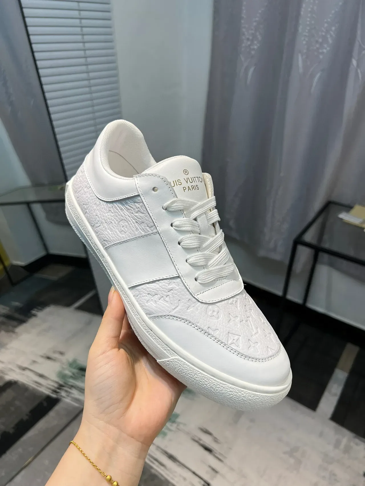 Louis Vuitton White Monogram-Embossed Leather Panelled Low-Top Lifestyle Sneakers 5
