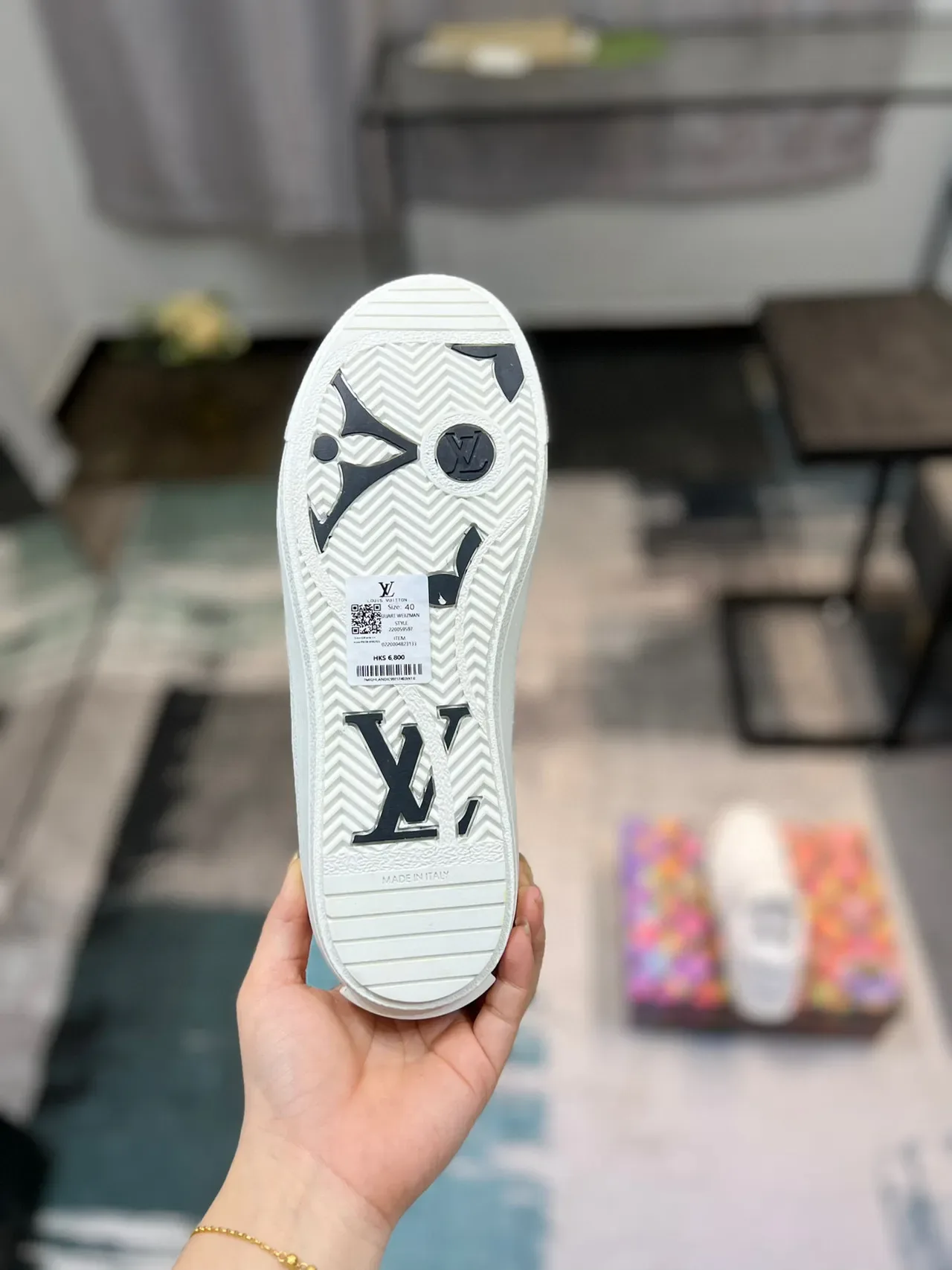 Louis Vuitton White Monogram-Embossed Leather Panelled Low-Top Lifestyle Sneakers 9