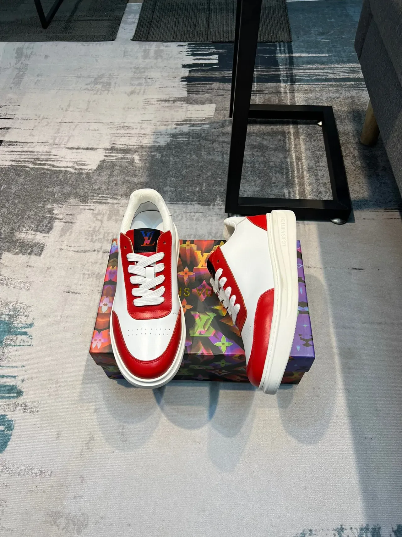 Louis Vuitton Sneakers Lifestyle Blanc et Rouge Low-Top en Cuir 4