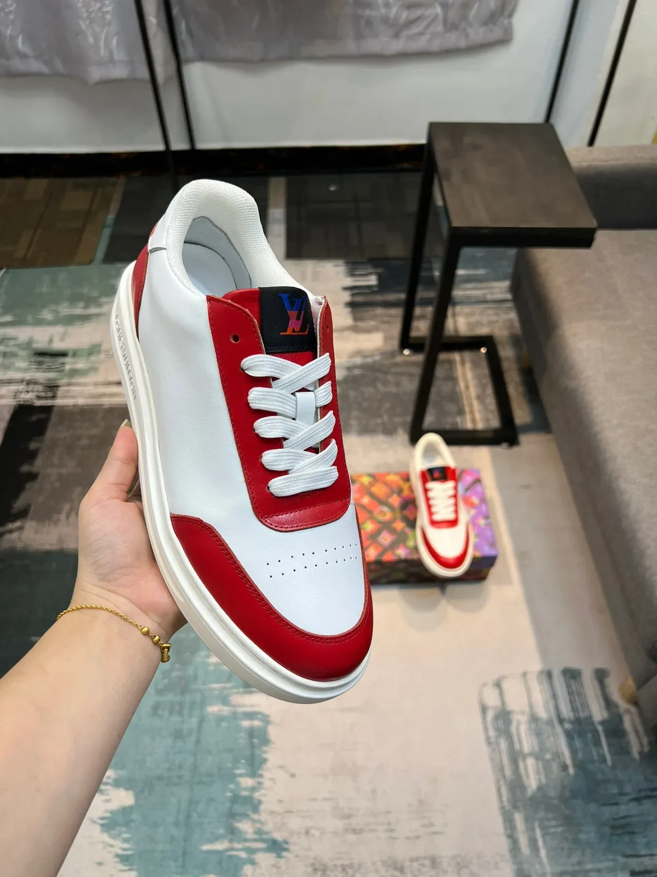 Louis Vuitton Sneakers Lifestyle Blanc et Rouge Low-Top en Cuir 5