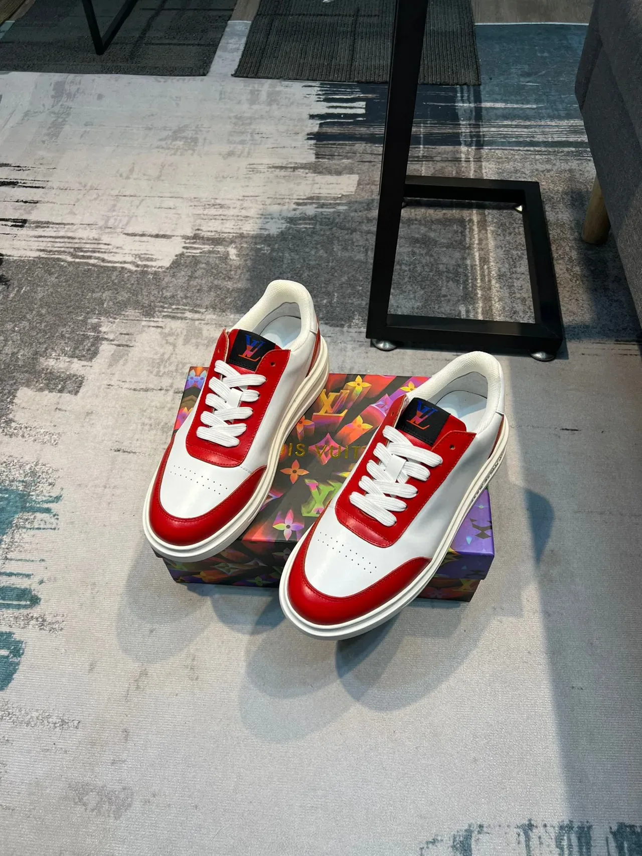 Louis Vuitton Sneakers Lifestyle Blanc et Rouge Low-Top en Cuir 6