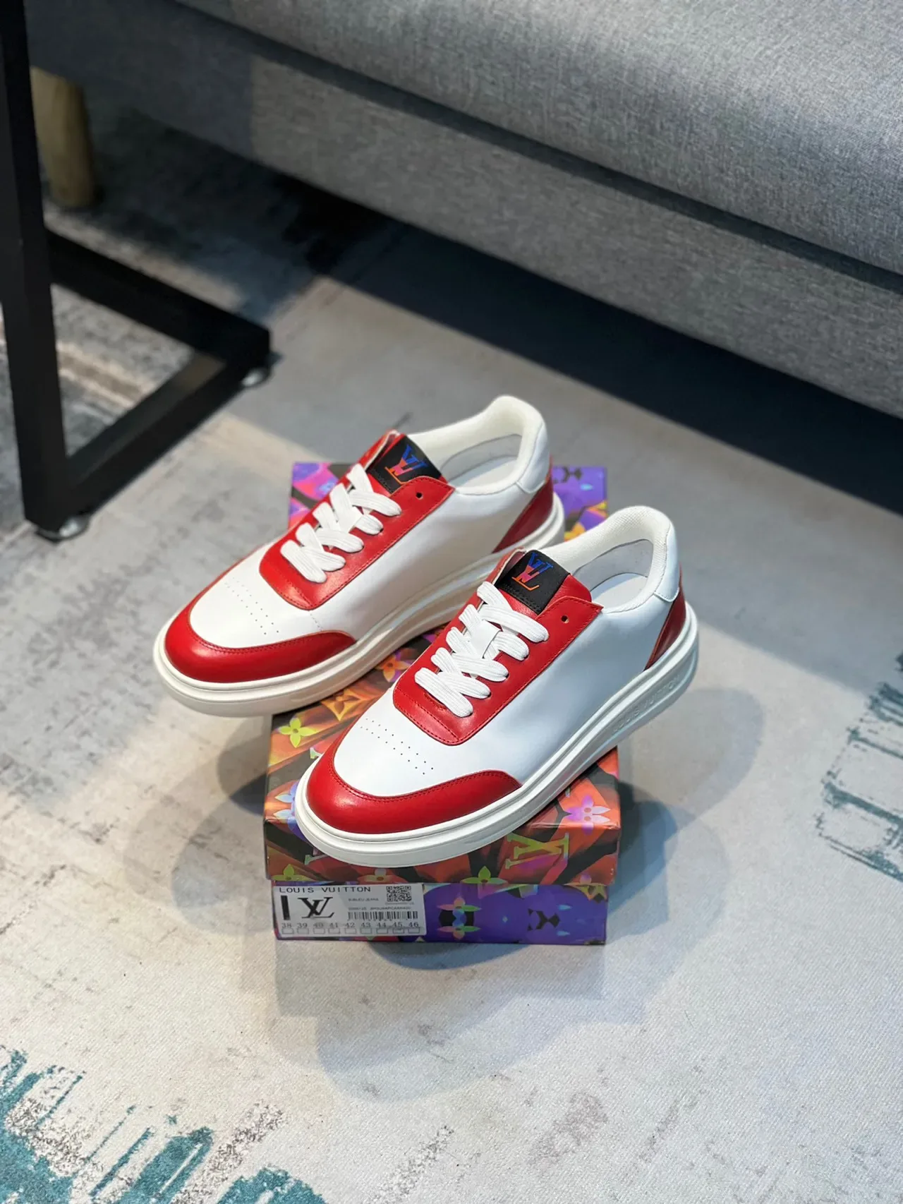 Louis Vuitton Sneakers Lifestyle Blanc et Rouge Low-Top en Cuir 7