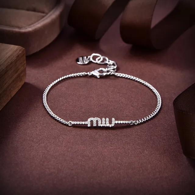 Miu Miu Colliers de Chaîne en Or et Argent avec Motif de Lettre en Cristal 4