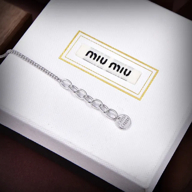 Miu Miu Colliers de Chaîne en Or et Argent avec Motif de Lettre en Cristal 5